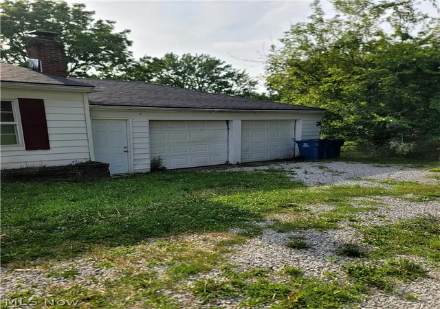 Photo 2 of Single family home for sale at 220 Robert Dr, Kent, OH 44240 | MLS# 5228176 | Listing updated on 2026-09-12