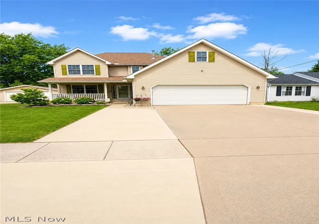 Photo 2 of Single family home for sale at 5856 Ridgeview Blvd, North Ridgeville, OH 44039 | MLS# 5228294 | Listing updated on 2026-09-04