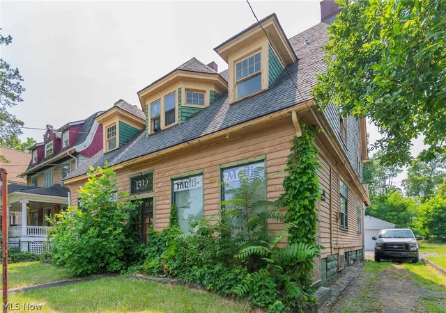 Photo 2 of Single family home for sale at 1332 Elm St, Youngstown, OH 44505 | MLS# 5227538 | Listing updated on 2026-09-06