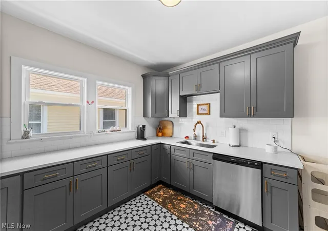 Photo 4 of Sale Pending at 2199 Lincoln Ave, Lakewood, OH 44107 | MLS# 5221497 | Listing updated on 2026-09-03