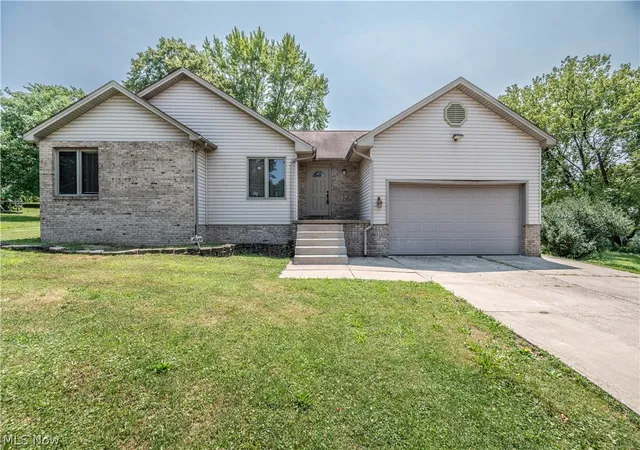 Photo 1 of Single family home for sale at 1015 Niles Vienna Rd, Niles, OH 44446 | MLS# 5228190 | Listing updated on 2026-09-22