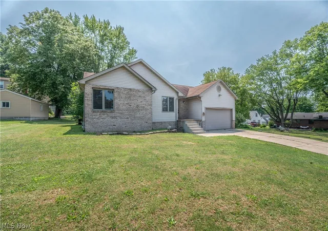 Photo 4 of Single family home for sale at 1015 Niles Vienna Rd, Niles, OH 44446 | MLS# 5228190 | Listing updated on 2026-09-22