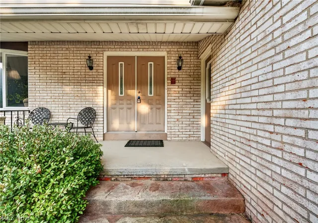 Photo 3 of Sale Pending at 7171 Rustic Oval, Seven Hills, OH 44131 | MLS# 5228420 | Listing updated on 2026-09-13