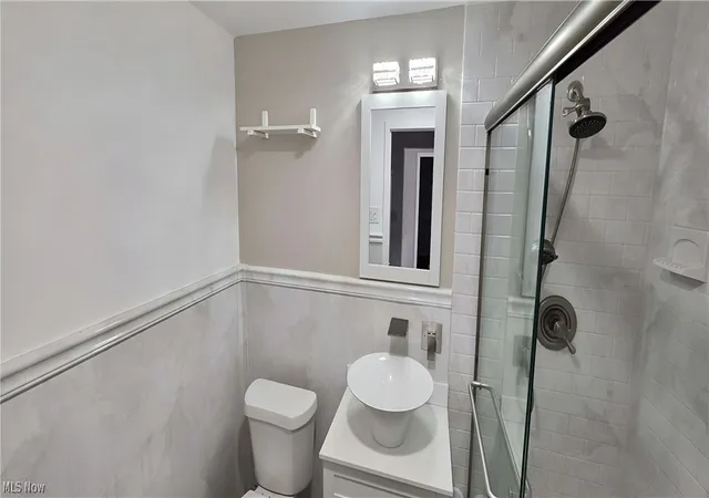 Photo 18 of Condo for sale at 12520 Edgewater Dr #905, Lakewood, OH 44107 | MLS# 5225777 | Listing updated on 2026-09-09