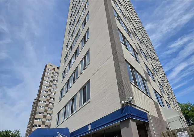 Photo 1 of Condo for sale at 12520 Edgewater Dr #905, Lakewood, OH 44107 | MLS# 5225777 | Listing updated on 2026-09-09
