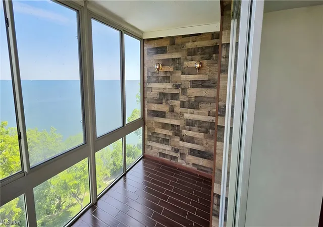 Photo 4 of Condo for sale at 12520 Edgewater Dr #905, Lakewood, OH 44107 | MLS# 5225777 | Listing updated on 2026-09-09