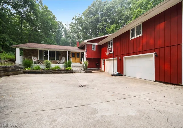 Photo 2 of Single family home for sale at 2124 Hinckley Hills Rd, Hinckley, OH 44233 | MLS# 5227864 | Listing updated on 2026-09-02