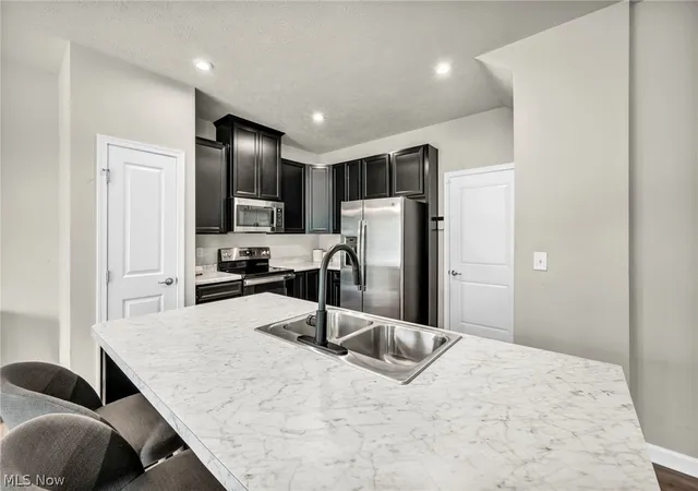 Photo 4 of Condo for sale at 7230 Hillsview Dr, Concord Township, OH 44077 | MLS# 5228592 | Listing updated on 2026-09-04