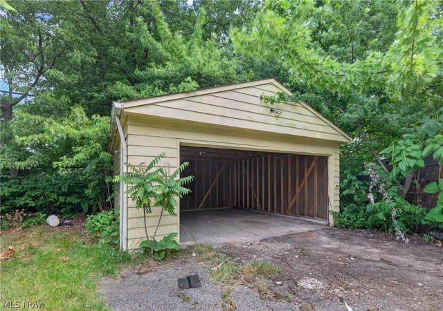 Photo 3 of Single family home for sale at 3527 E 140th Street, Cleveland, OH 44120 | MLS# 5228742 | Listing updated on 2026-09-04