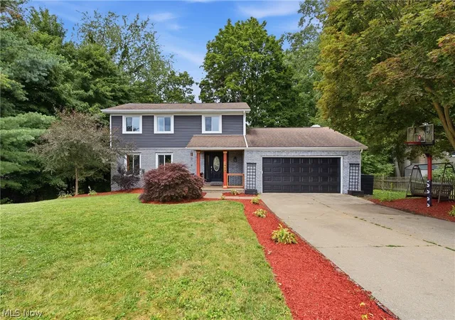 Photo 3 of Single family home for sale at 7909 Lake O Springs Ave Nw, Canton, OH 44720 | MLS# 5227746 | Listing updated on 2026-09-11
