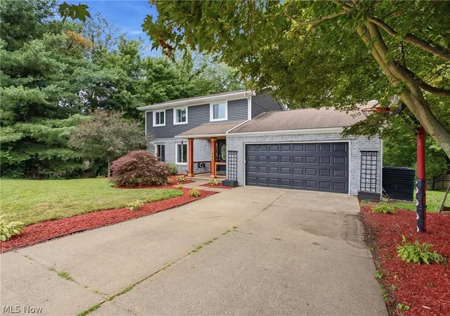 Photo 4 of Single family home for sale at 7909 Lake O Springs Ave NW, Canton, OH 44720 | MLS# 5227746 | Listing updated on 2026-09-11