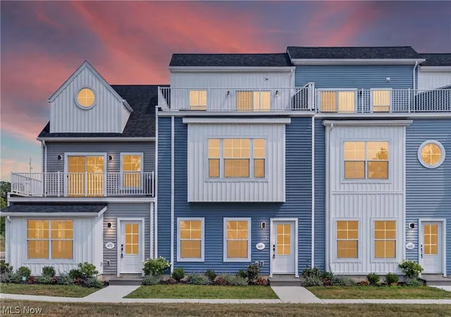 Photo 3 of Townhouse for sale at 469 Harbor Ln, Lorain, OH 44052 | MLS# 5228601 | Listing updated on 2026-09-30