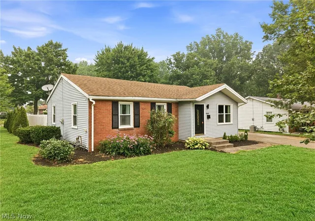 Photo 2 of Single family home for sale at 4340 Maureen Dr, Youngstown, OH 44511 | MLS# 5228818 | Listing updated on 2026-09-11