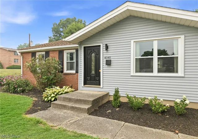 Photo 3 of Single family home for sale at 4340 Maureen Dr, Youngstown, OH 44511 | MLS# 5228818 | Listing updated on 2026-09-11