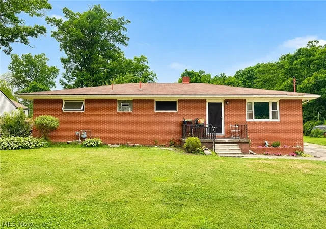 Photo 1 of Sale Pending at 1216 Patchen Ave Se, Warren, OH 44484 | MLS# 5228844 | Listing updated on 2026-09-24