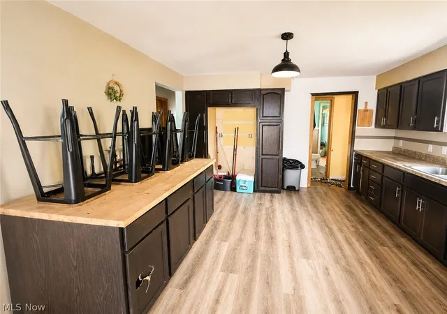 Photo 2 of Sale Pending at 1216 Patchen Ave Se, Warren, OH 44484 | MLS# 5228844 | Listing updated on 2026-09-24