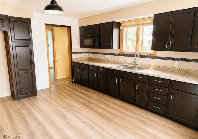 Photo 3 of Sale Pending at 1216 Patchen Ave Se, Warren, OH 44484 | MLS# 5228844 | Listing updated on 2026-09-24