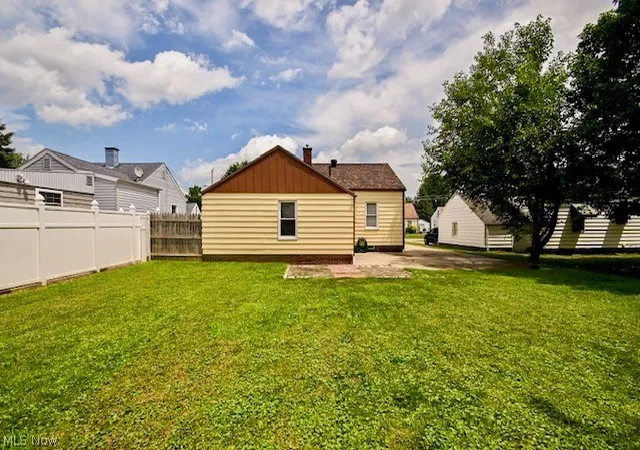 Photo 3 of Single family home for sale at 2817 Fletcher Ave NE, Canton, OH 44705 | MLS# 5228987 | Listing updated on 2026-09-09