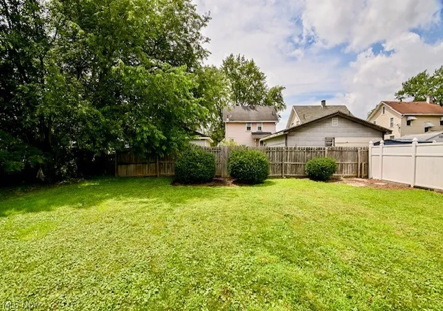 Photo 4 of Single family home for sale at 2817 Fletcher Ave NE, Canton, OH 44705 | MLS# 5228987 | Listing updated on 2026-09-09