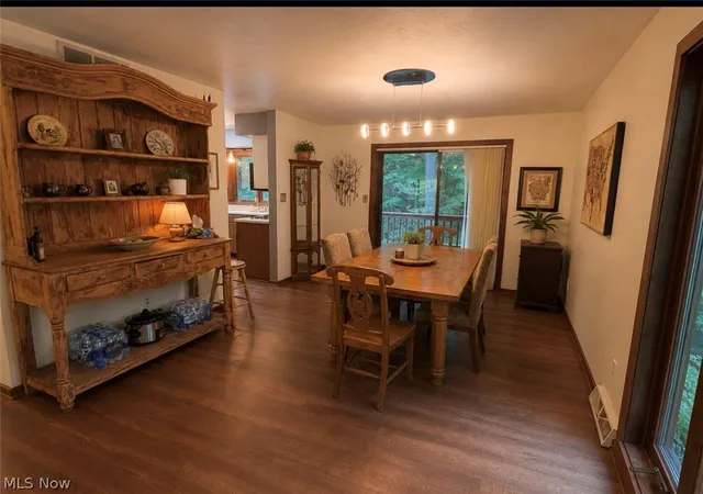 Photo 4 of Sale Pending at 950 Kingswood Dr, Akron, OH 44313 | MLS# 5228169 | Listing updated on 2026-10-06