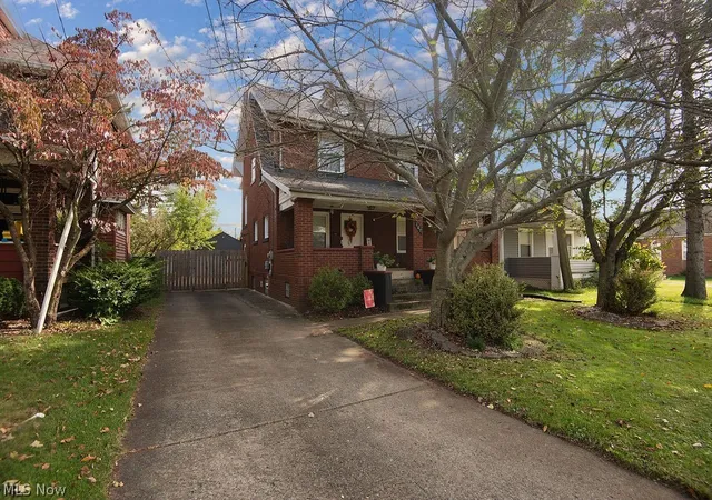 Photo 2 of Single family home for sale at 107 N Hartford Ave, Youngstown, OH 44509 | MLS# 5228547 | Listing updated on 2026-09-10