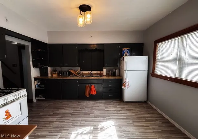 Photo 3 of Single family home for sale at 107 N Hartford Ave, Youngstown, OH 44509 | MLS# 5228547 | Listing updated on 2026-09-10