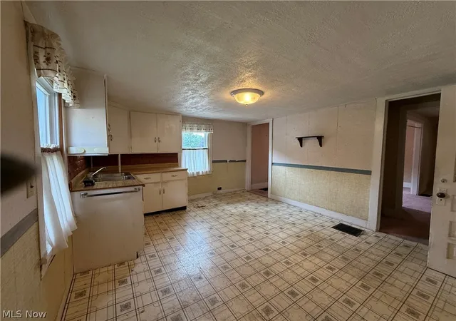 Photo 3 of Single family home for sale at 1644 W Mahoning Trumbull Co Line Rd, Mineral Ridge, OH 44440 | MLS# 5229145 | Listing updated on 2026-10-05