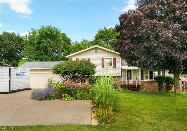 Photo 1 of Single family home for sale at 1977 Massillon Rd, Akron, OH 44312 | MLS# 5229245 | Listing updated on 2026-10-05