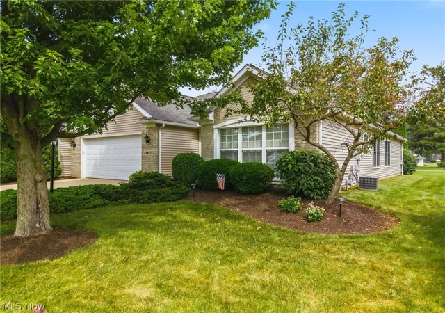Listing Photo 3 - Condo for sale in building located at 3477 Elmhurst Cir, Green, OH 44685