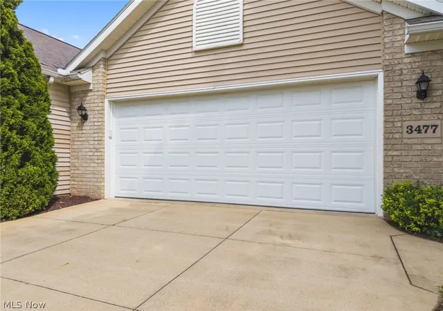Listing Photo 4 - Condo for sale in building located at 3477 Elmhurst Cir, Green, OH 44685