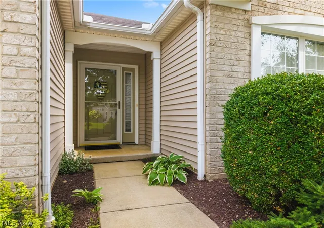 Listing Photo 5 - Condo for sale in building located at 3477 Elmhurst Cir, Green, OH 44685