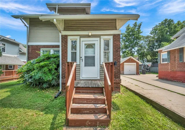 Photo 2 of Single family home for sale at 535 Brittain Rd, Akron, OH 44305 | MLS# 5229500 | Listing updated on 2026-09-11