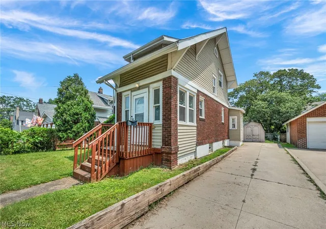 Photo 3 of Single family home for sale at 535 Brittain Rd, Akron, OH 44305 | MLS# 5229500 | Listing updated on 2026-09-11