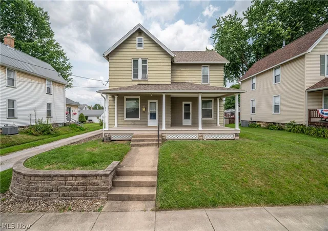 Photo 1 of Single family home for sale at 266 W Martin St, East Palestine, OH 44413 | MLS# 5229318 | Listing updated on 2026-09-03