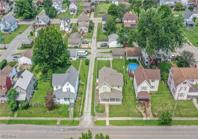 Photo 2 of Single family home for sale at 266 W Martin St, East Palestine, OH 44413 | MLS# 5229318 | Listing updated on 2026-09-03