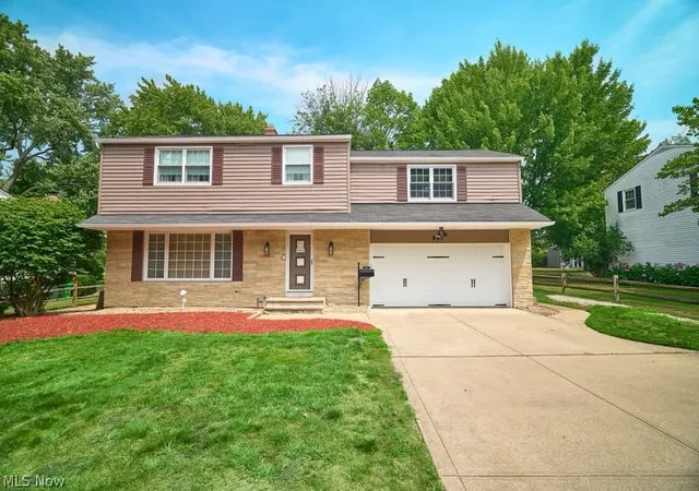 Photo 2 of Single family home for sale at 891 Brainard Rd, Cleveland, OH 44143 | MLS# 5229282 | Listing updated on 2026-09-10