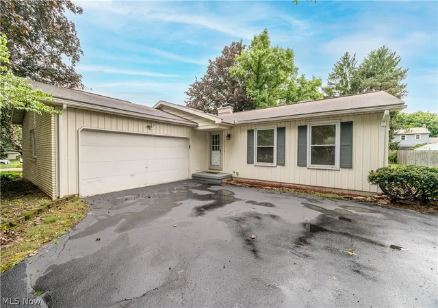 Photo 1 of Single family home for sale at 106 Stoney Crk Ct, Youngstown, OH 44512 | MLS# 5229347 | Listing updated on 2026-10-07