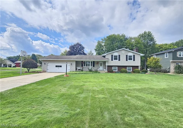 Photo 2 of Single family home for sale at 8394 Four Seasons Trl, Youngstown, OH 44514 | MLS# 5229420 | Listing updated on 2026-09-11