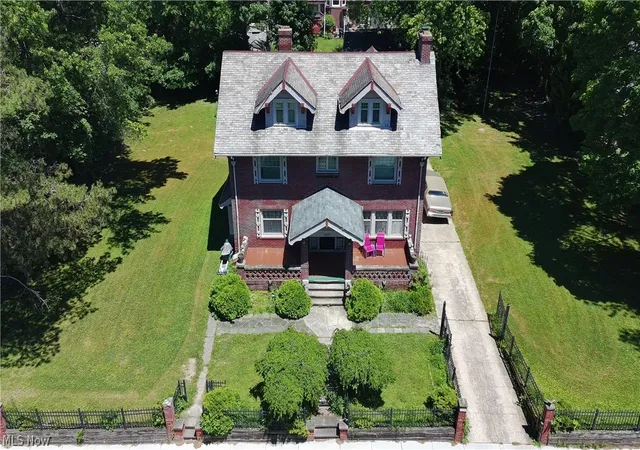 Photo 3 of Single family home for sale at 1737 Cumberland Rd, Cleveland, OH 44118 | MLS# 5229683 | Listing updated on 2026-09-17