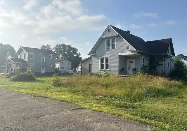 Photo 2 of Sale Pending at 420 W 4th Street, Uhrichsville, OH 44683 | MLS# 5229818 | Listing updated on 2026-09-08
