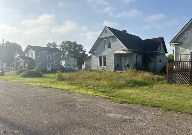 Photo 3 of Sale Pending at 420 W 4th Street, Uhrichsville, OH 44683 | MLS# 5229818 | Listing updated on 2026-09-08