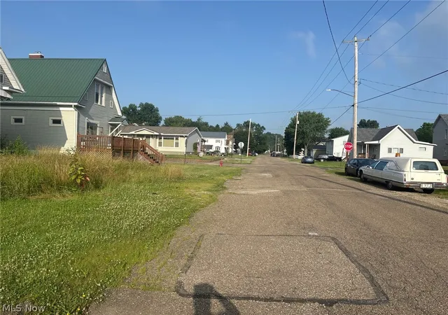 Photo 4 of Sale Pending at 420 W 4th Street, Uhrichsville, OH 44683 | MLS# 5229818 | Listing updated on 2026-09-08