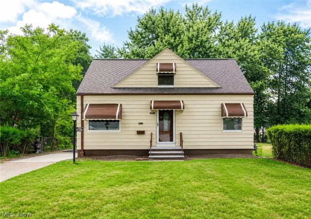 Photo 1 of Single family home for sale at 19808 Kings Hwy, Warrensville Heights, OH 44122 | MLS# 5229131 | Listing updated on 2026-09-11