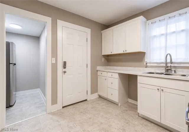 Photo 2 of Single family home for sale at 985 Bloomfield Ave, Akron, OH 44302 | MLS# 5229633 | Listing updated on 2026-09-08