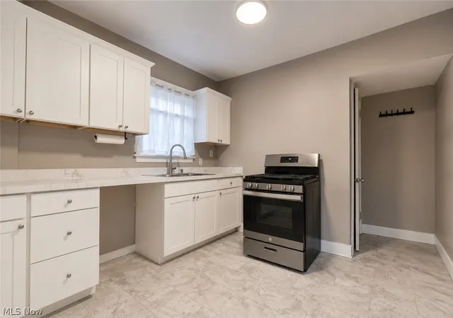 Photo 3 of Single family home for sale at 985 Bloomfield Ave, Akron, OH 44302 | MLS# 5229633 | Listing updated on 2026-09-08