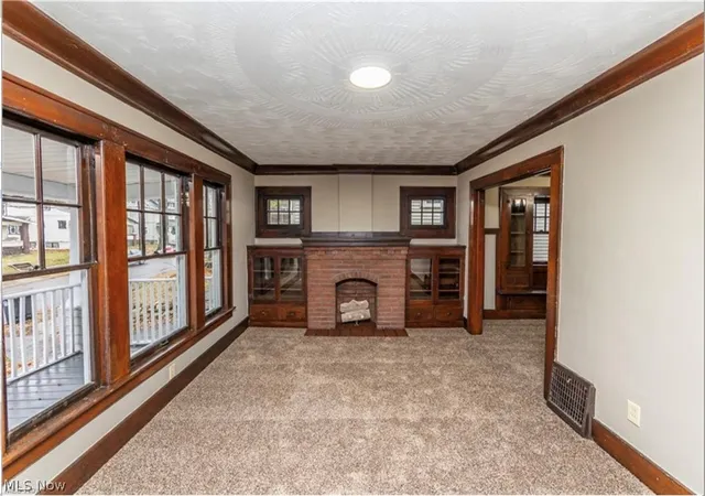 Photo 3 of Single family home for sale at 985 Bloomfield Ave, Akron, OH 44302 | MLS# 5229633 | Listing updated on 2026-09-08