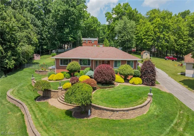 Photo 2 of Single family home for sale at 570 East St, East Palestine, OH 44413 | MLS# 5229942 | Listing updated on 2026-09-02
