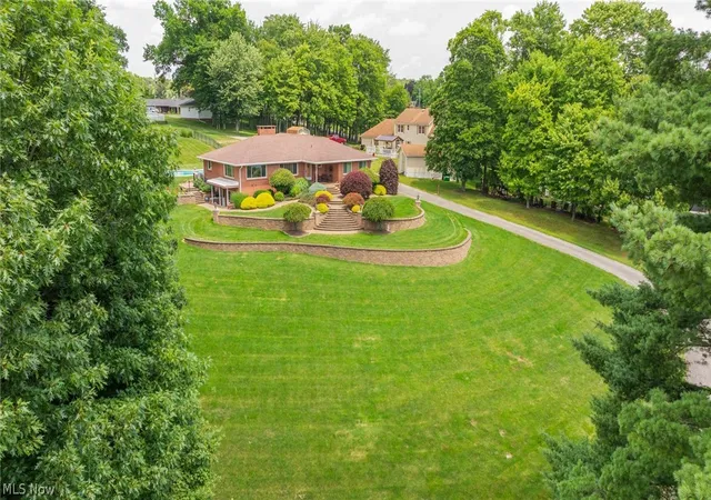 Photo 3 of Single family home for sale at 570 East St, East Palestine, OH 44413 | MLS# 5229942 | Listing updated on 2026-09-02