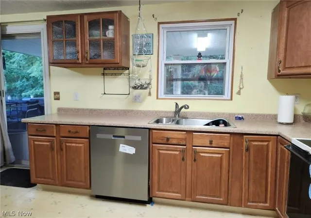 Photo 4 of Single family home for sale at 3528 Draper Ave SE, Warren, OH 44484 | MLS# 5230021 | Listing updated on 2026-09-03