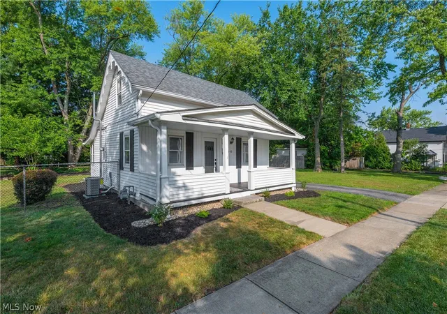 Photo 2 of Single family home for sale at 445 Berea St, Berea, OH 44017 | MLS# 5229005 | Listing updated on 2026-09-23